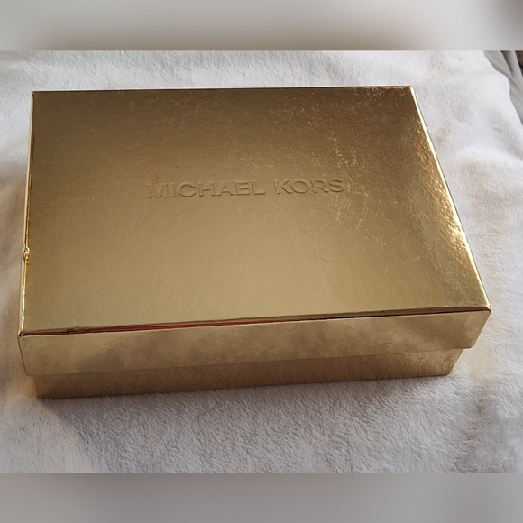 Michael Kors NIB Red Scarf and head wrap set - Picture 5 of 6